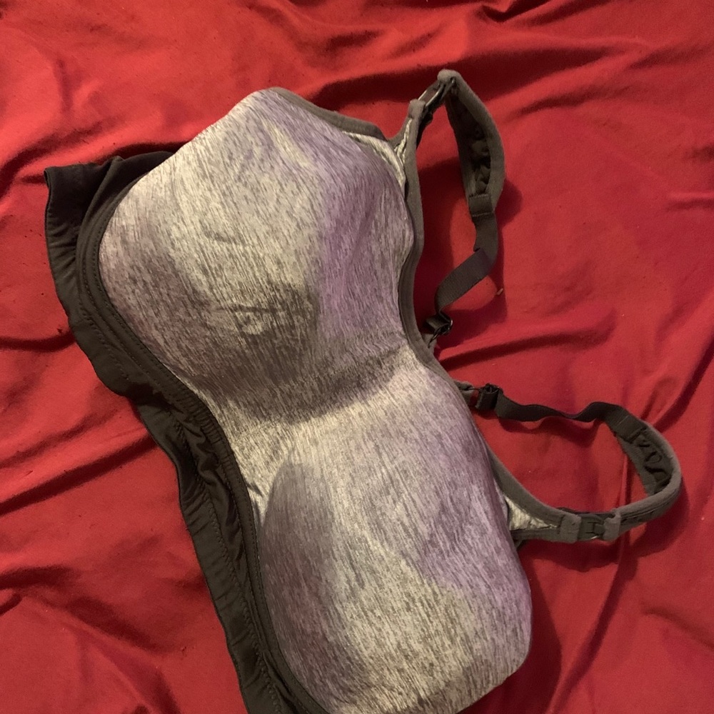 Maternity sports bra
